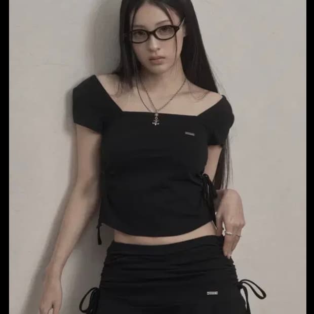 카키포인트 리본 셔링 스커트 블랙(셋업으로 구매 가능)