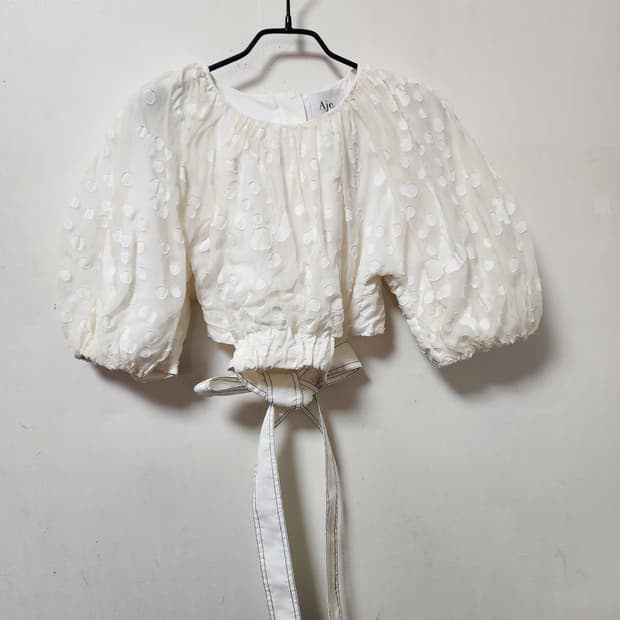 Aje 아이보리 브라우스