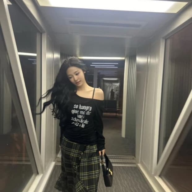 락케이크 닝닝 레터링 롱슬리브