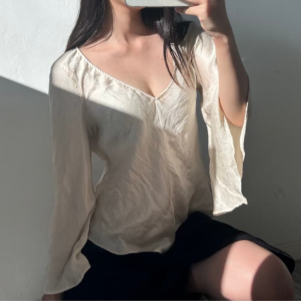 조르지오 아르마니 블랙라벨 플레어 슬리브 블라우스