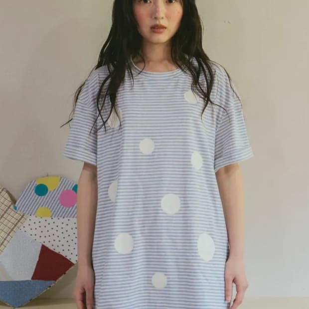 더 뮤지엄 비지터 glossy bubble 반팔티