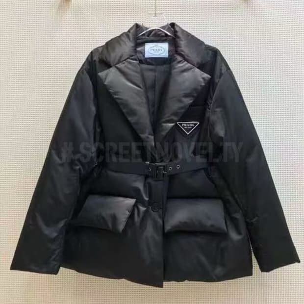 프라다 블랙로고 여성 패딩