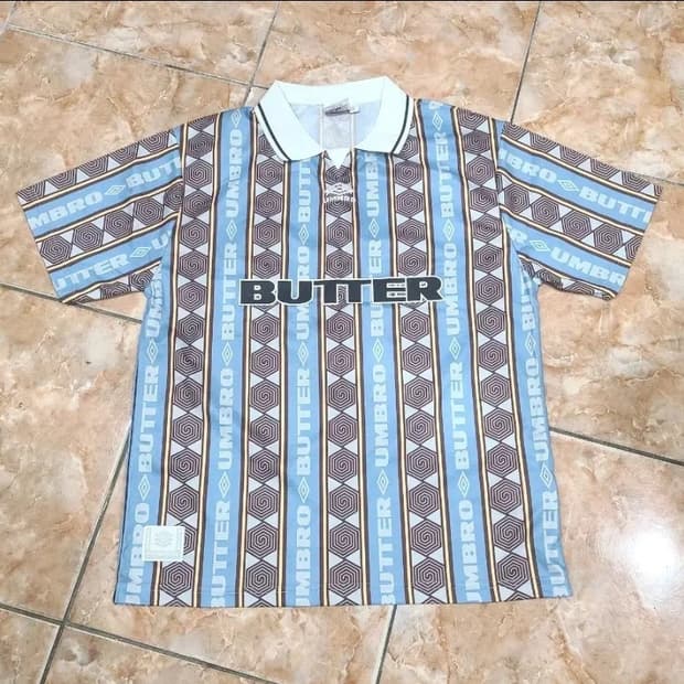 엄브로 버터 콜라보 반팔 티셔츠
