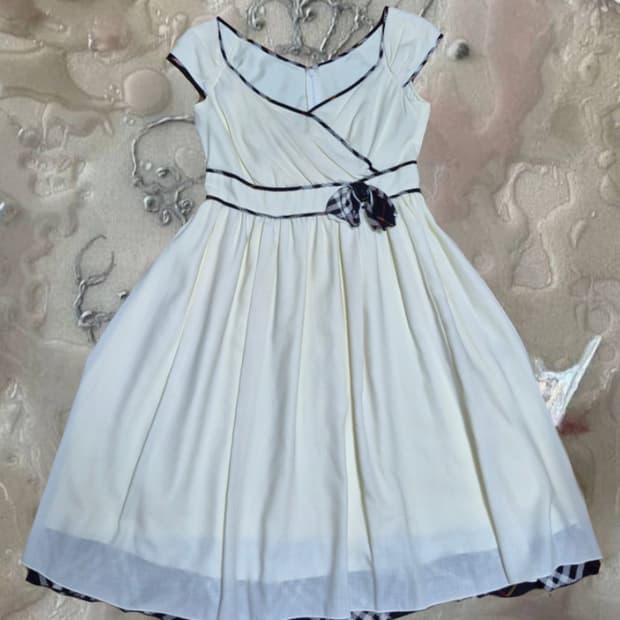 버버리 블루라벨 아이보리 플레어 미디 원피스 노바체크 38사이즈