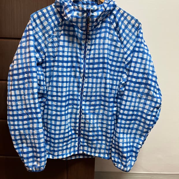 유니클로 마르니 바람막이 자켓