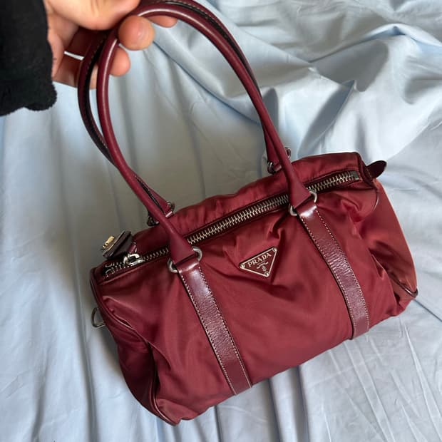 프라다 나일론 더플맥 버건디
