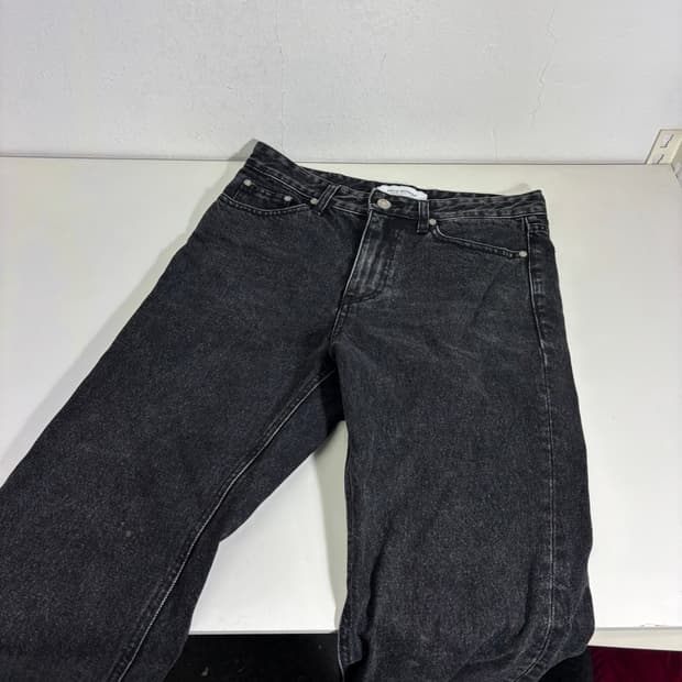 28 S 피스워커 일자핏 블랙워시드 데님팬츠 청바지