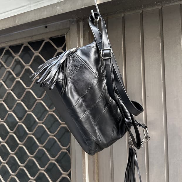 Vintage tassel detail leather bag