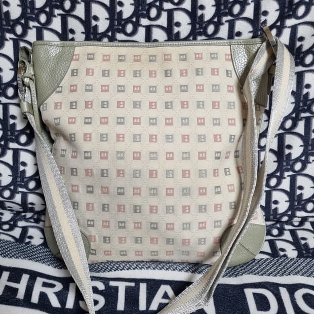 정품) 발리 크로스백 