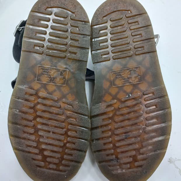 닥터마틴 클라리사 II 페이턴트 블랙 유광 250mm