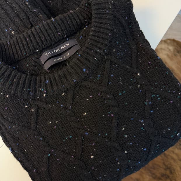 티아이포맨 케이블 크루넥 니트