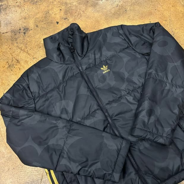 아디다스 마리메꼬 트랙탑 검금 숏패딩 
