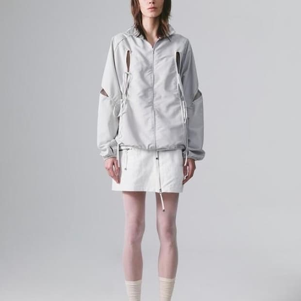 나체 컷아웃 바람막이 삽니다!