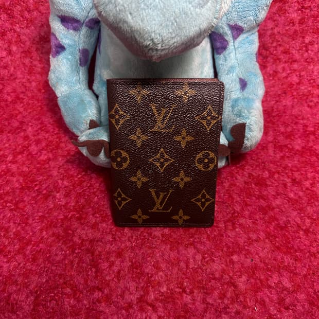 루이비통 여권지갑