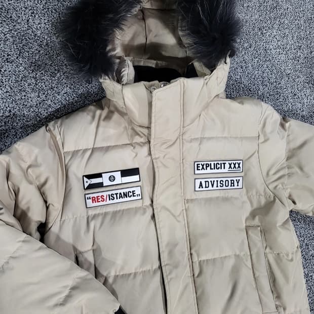 어드바이저리 패치 베이지 패딩자켓