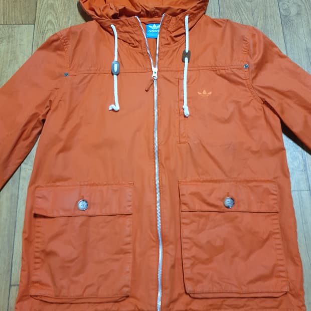 1106 아디다스 귀여운 아우터 95 사이즈입니다