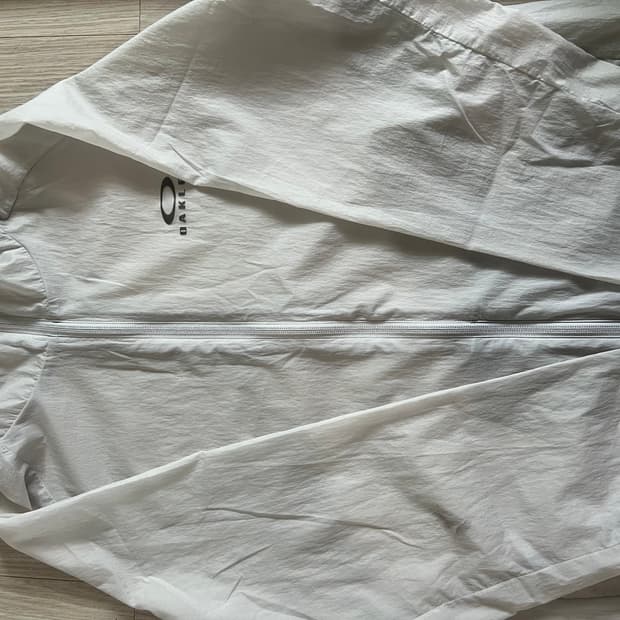 오클리 투웨이 경량 바람막이