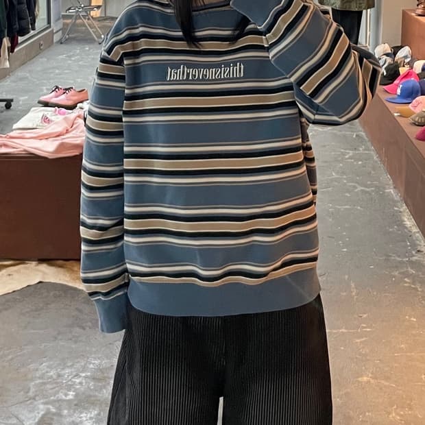 디스이즈네버댓 스트라이프 센터로고 맨투맨 H1813