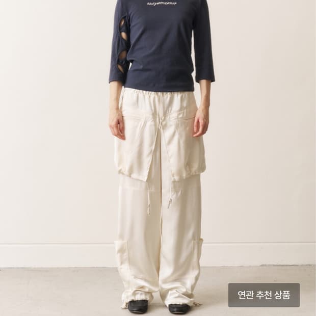 오들리워크샵 컷아웃티셔츠