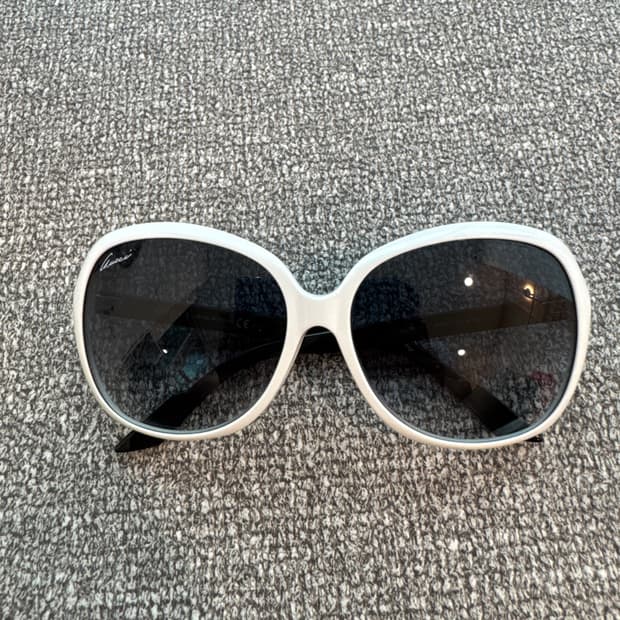 구찌 빈티지 빅프레임 화이트 선글라스 