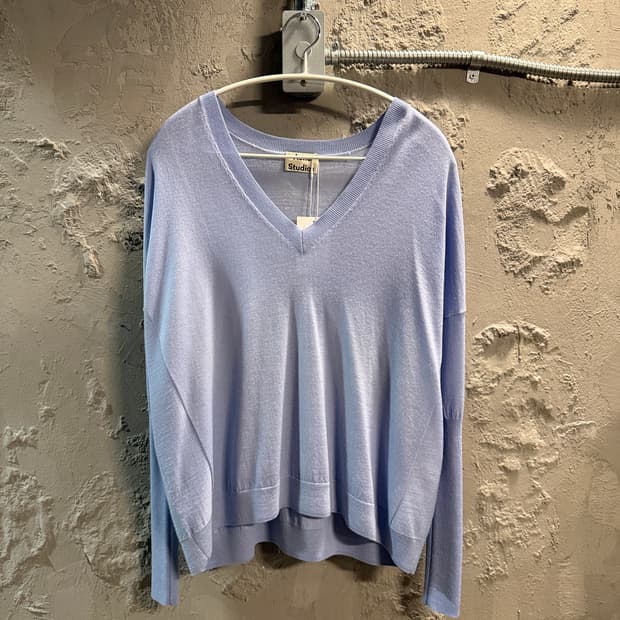 아크네스튜디오 오버핏 울 V넥 니트 스카이블루