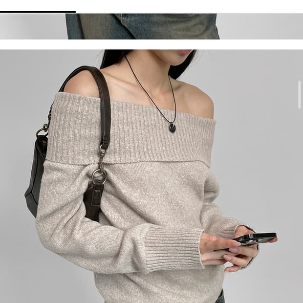 블랙업 오프숄더 니트 스웨터