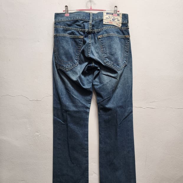 트루릴리젼 BOBBY 세미 부츠컷 청바지 