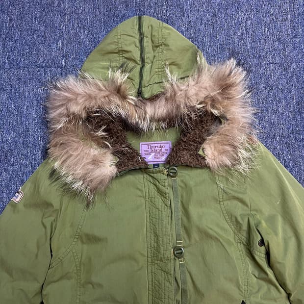 써스데이아일랜드 숏 야상 패딩