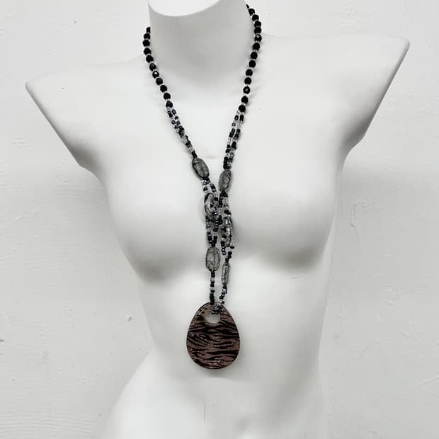 블랙페어리 지브라 드롭 네크리스