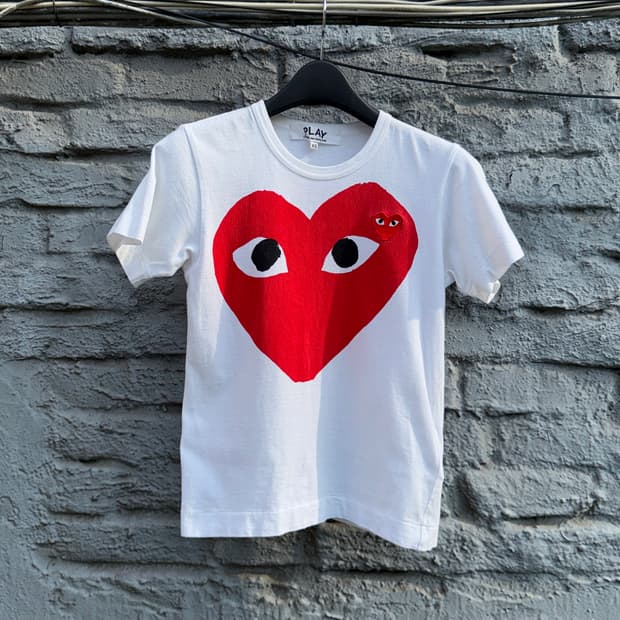 Comme des garcons 레드 하트 반팔티셔츠(xs)