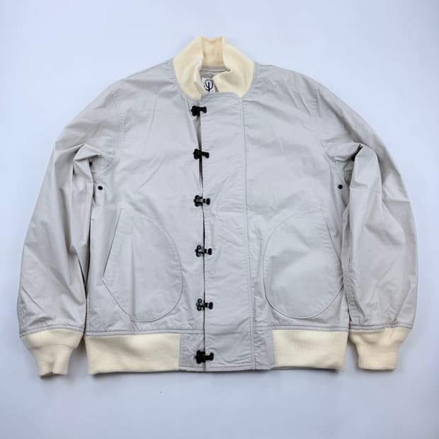 코로나 유틸리티 덱자켓