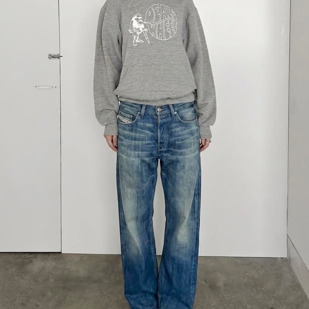 디젤 오센틱 틴티드 세미부츠컷 데님 팬츠