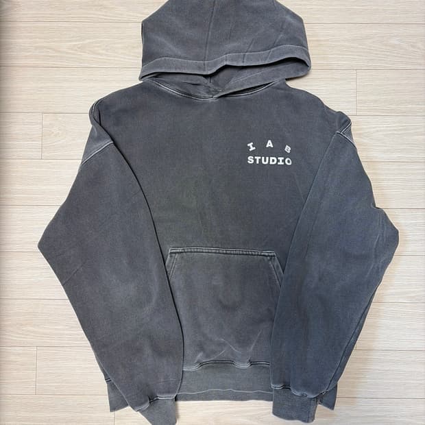 아이앱 스튜디오 피그먼트 후드티 블랙