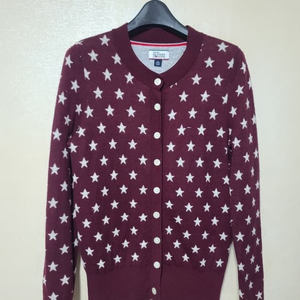 타미힐피거데님 별패턴 버건디 가디건