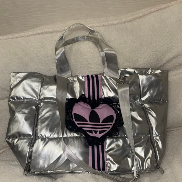아디다스 실버 퀄팅 가방