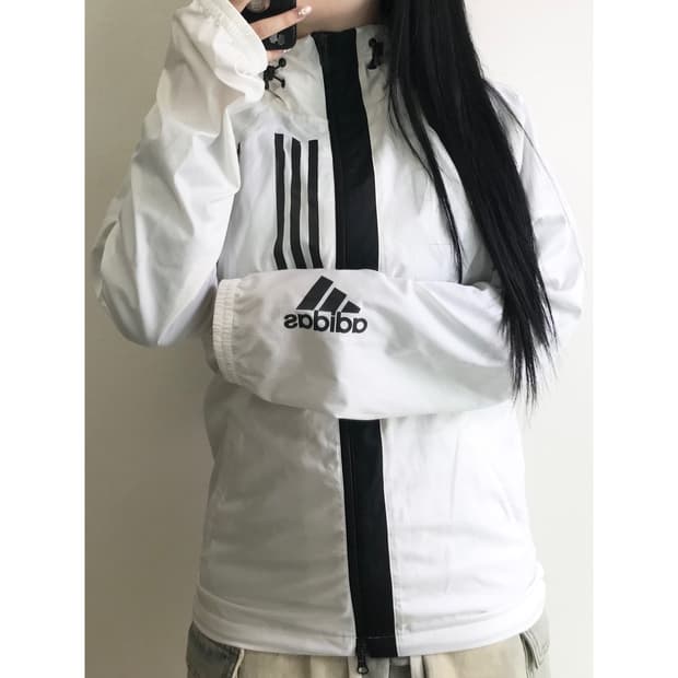 아디다스 화이트 바람막이 S