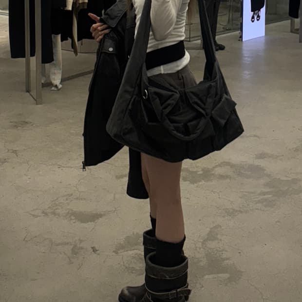 오픈와이와이 오일 스킨 토트백 블랙