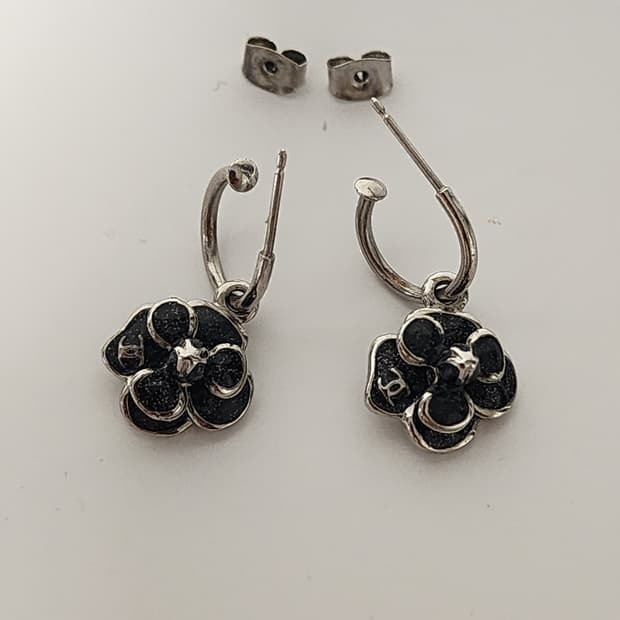 사넬 미니 까멜리아 귀걸이