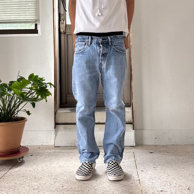 Levi’s 501 버튼플라이 연청 워싱 데님 팬츠