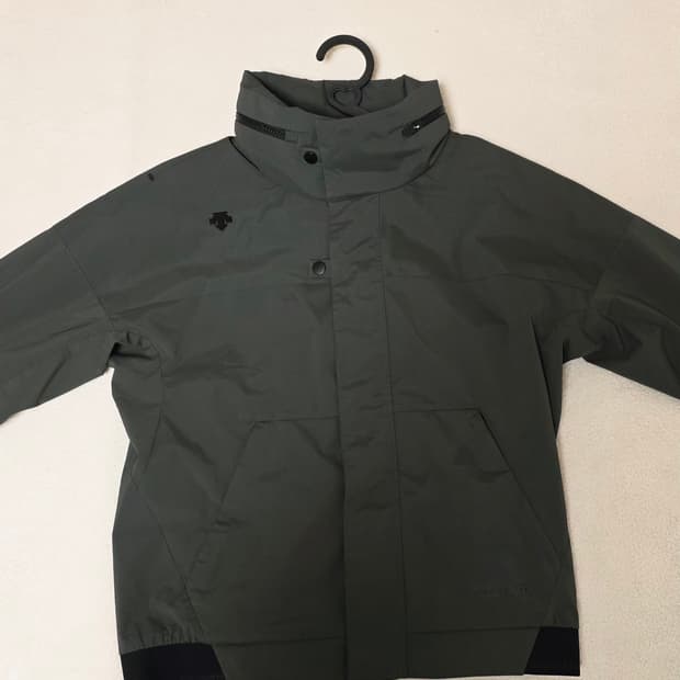 데상트 후드 바람막이 자켓  공용 85