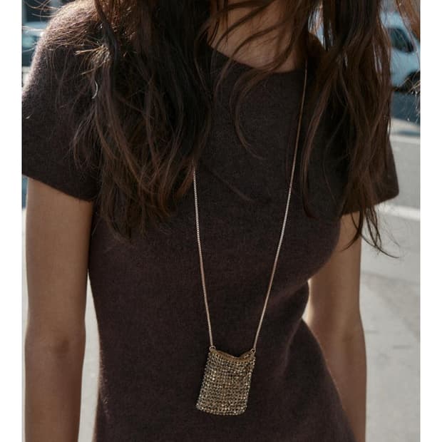 자라 백 목걸이