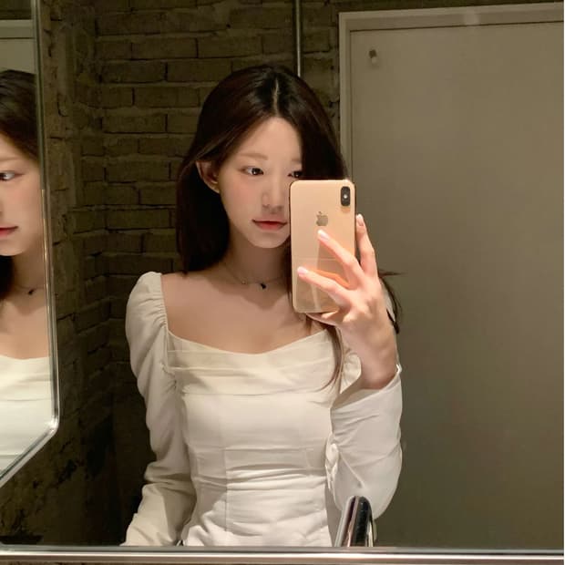 (새상품)제니오 zaenio 클린스퀘어 블라우스 아이보리