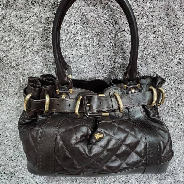 버버리 퀼팅 숄더백