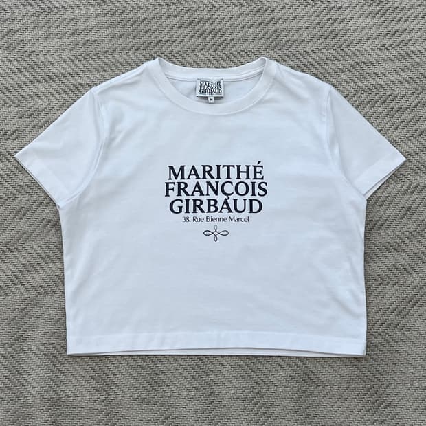 마리떼 프랑소와저버 로고 크롭 반팔티 r3438