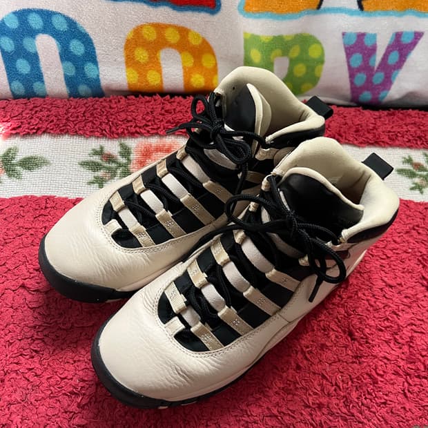 나이키 조던 10 레트로 프리미엄 '헤어리스' 펄 화이트 240