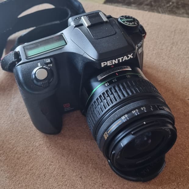 펜탁스 K100D DSLR 카메라, 18-55mm 렌즈 팝니다.