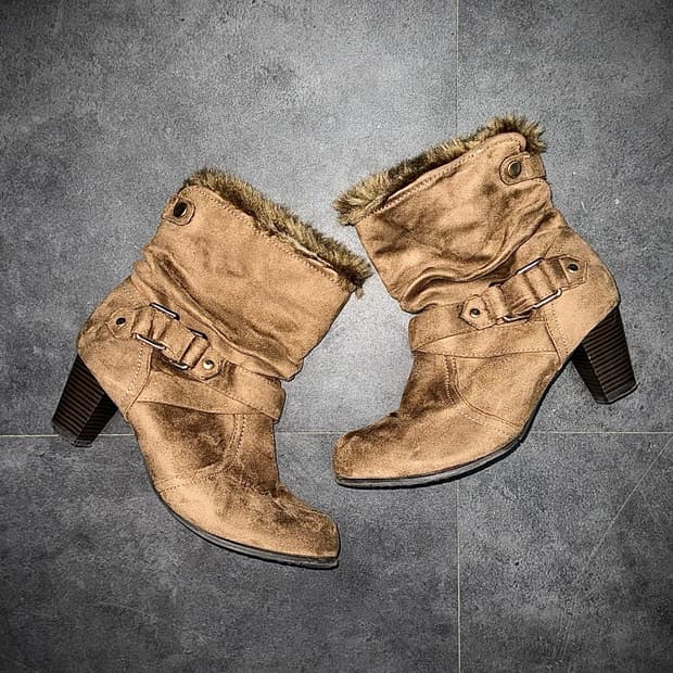 00s fur boots