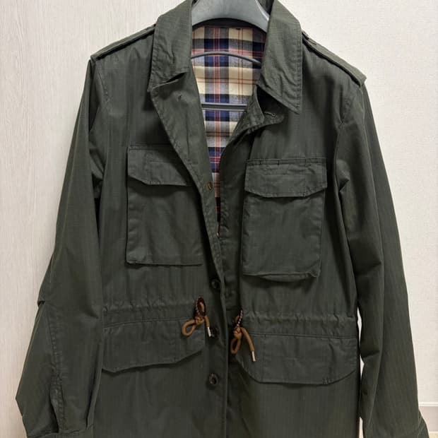 드레익스 D-43 왁스드 립스탑 필드자켓입니다.