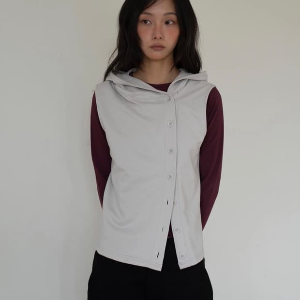BUTTON HOODIE VEST (LIGHT GREY)