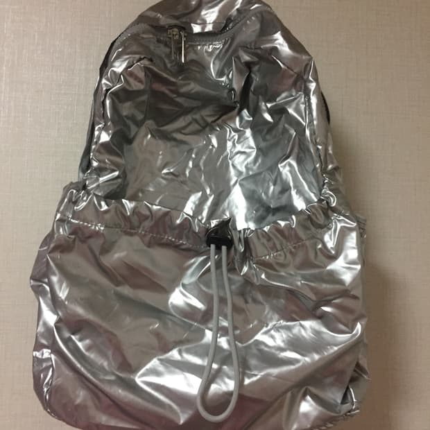 미그웨치 글로시 실버 백팩